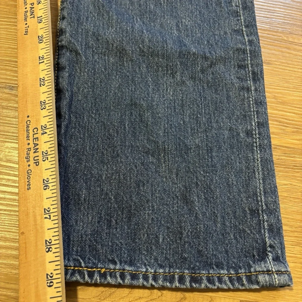 Levis excellent see